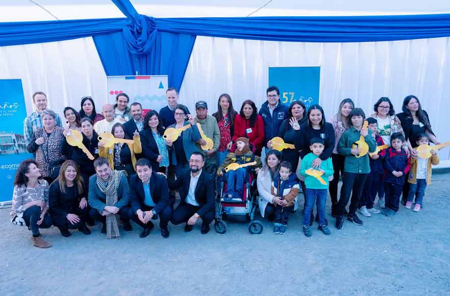 En una emotiva ceremonia Inmobiliaria ECOMAC entregó las llaves de sus  viviendas a 13 familias de La Serena - Semanario Tiempo